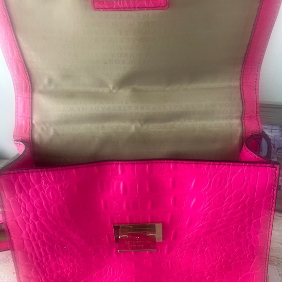 Off the shoulder hot pink Kate Spade bag with gold accents - Picture 9 of 10